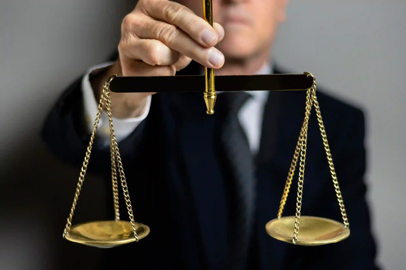 وکیل پایه یک دادگستری در پاسداران